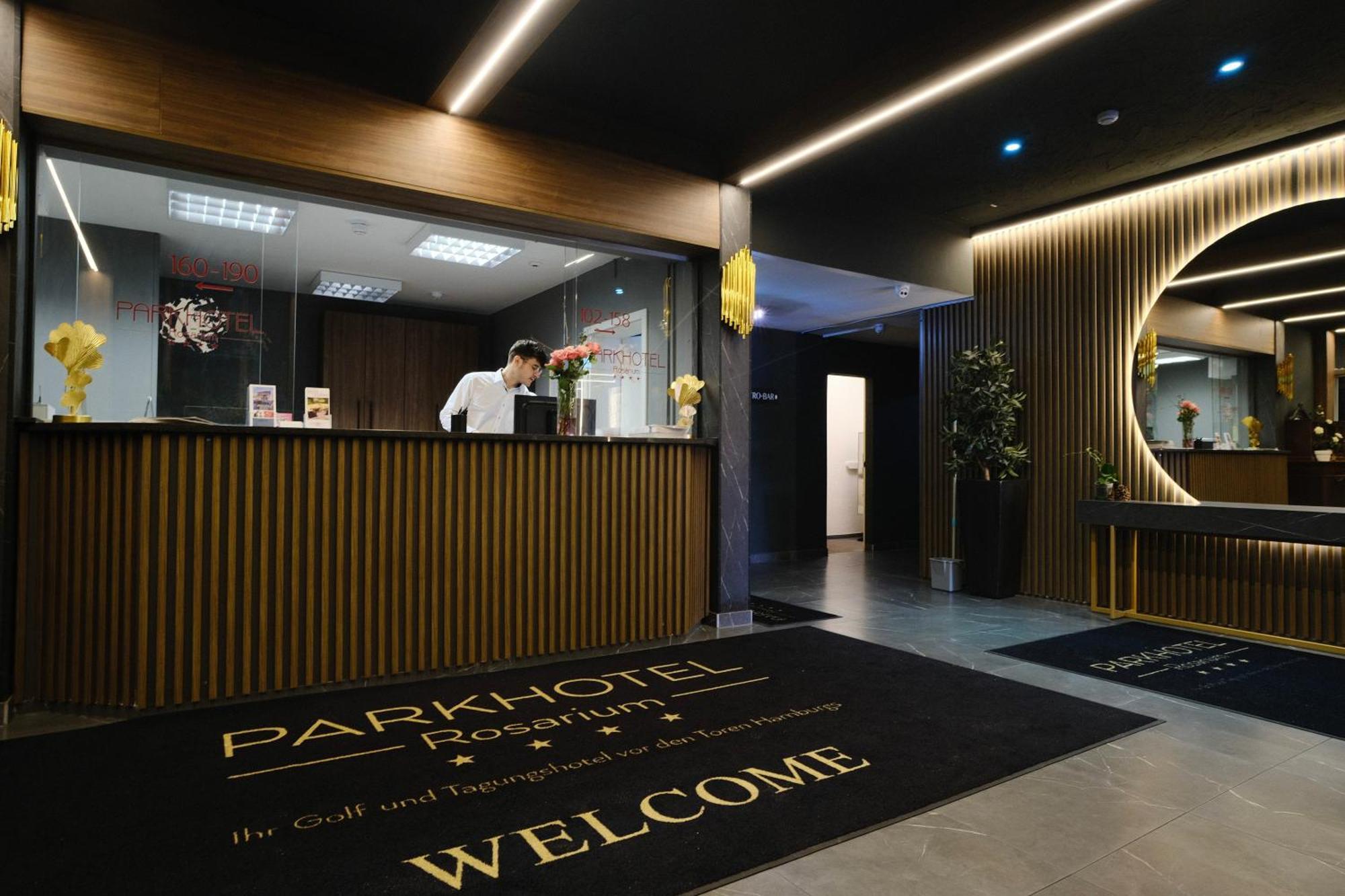 Parkhotel - Rosarium Uetersen Exterior photo